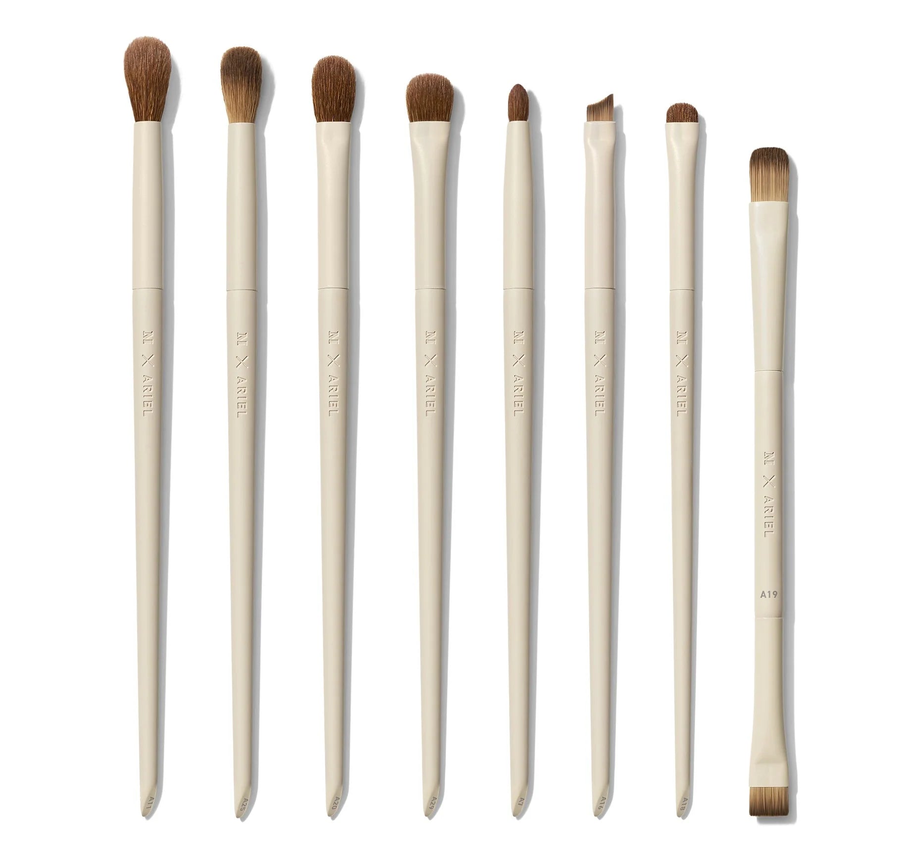 Makeup hot by Ariel brush kit