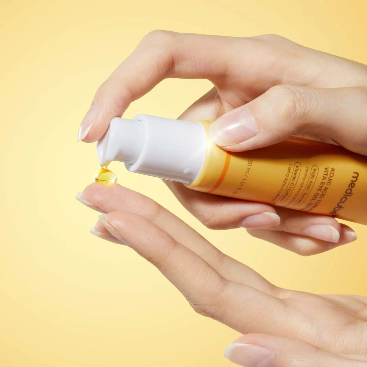 MEDICUBE - KOJIC ACID TURMERIC VITA EYE GEL SERUM | 30mL