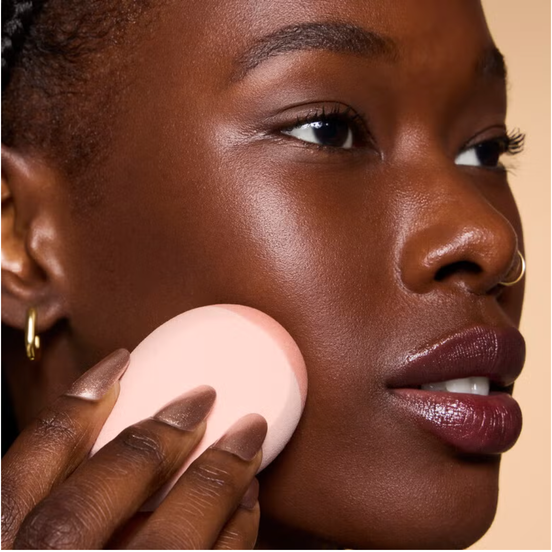 e.l.f - Halo Glow Angled Silicone Face Sponge