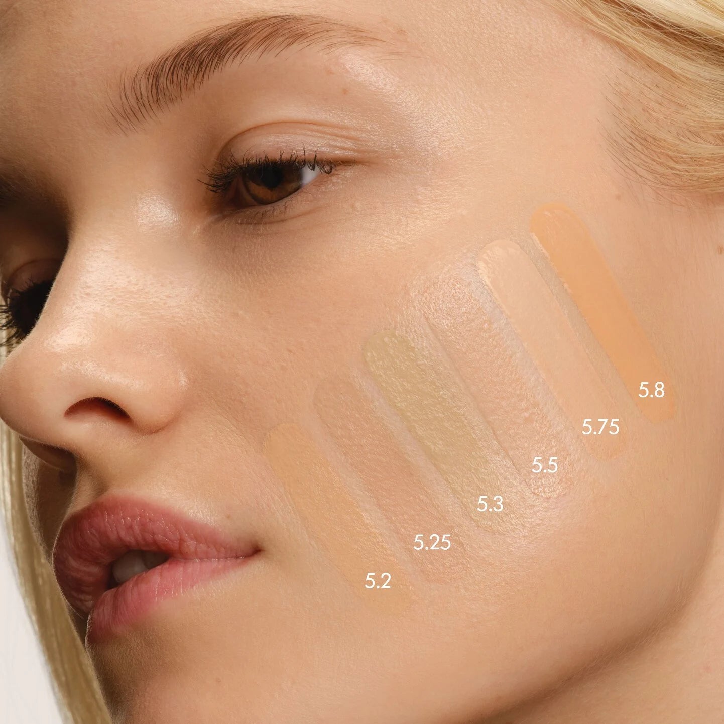 Armani Beauty - Luminous Silk Natural Glow Blurring Liquid Foundation with 24 Hour Wear | 30 mL