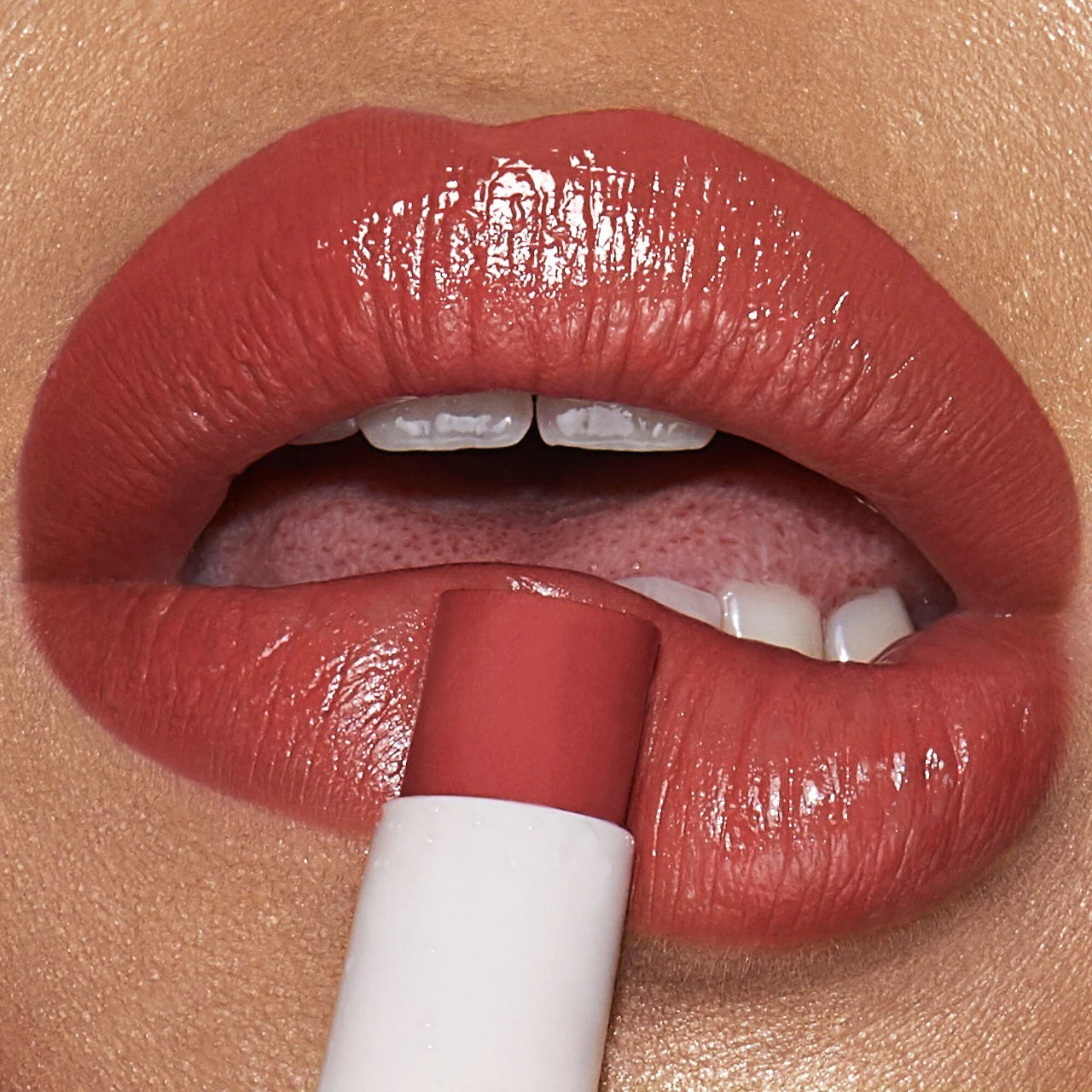 Charlotte Tilbury - Hyaluronic Happikiss Lipstick Balm | 2.4 g