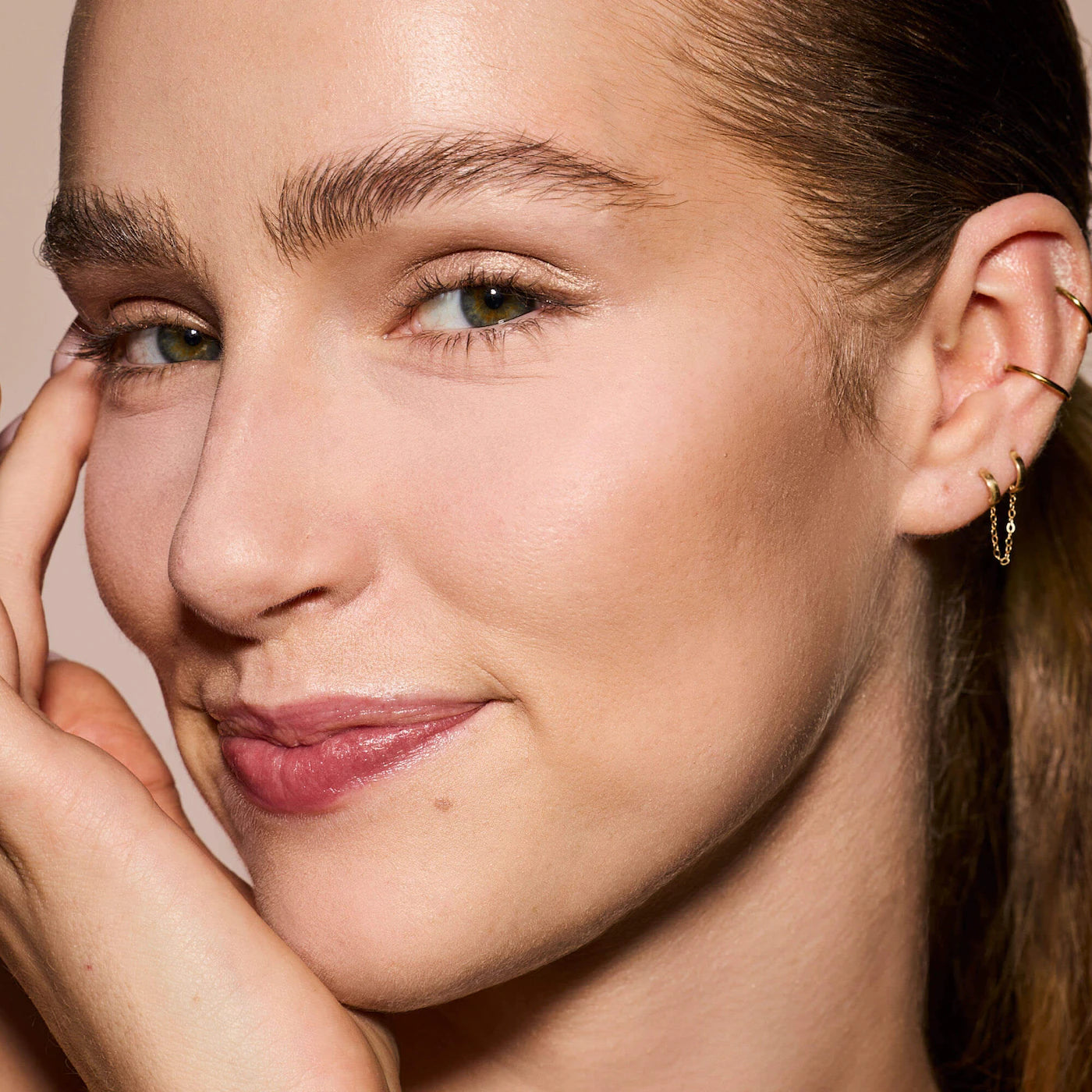 Fenty Beauty - Bright Fix Instant Brightening + Setting Powder