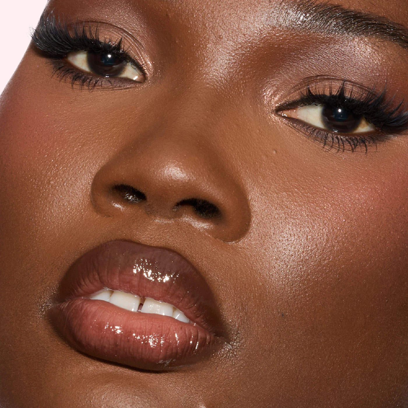 HUDA BEAUTY - FAUX FILLER Extra Shine Non-Sticky Lip Gloss | 3.9 mL