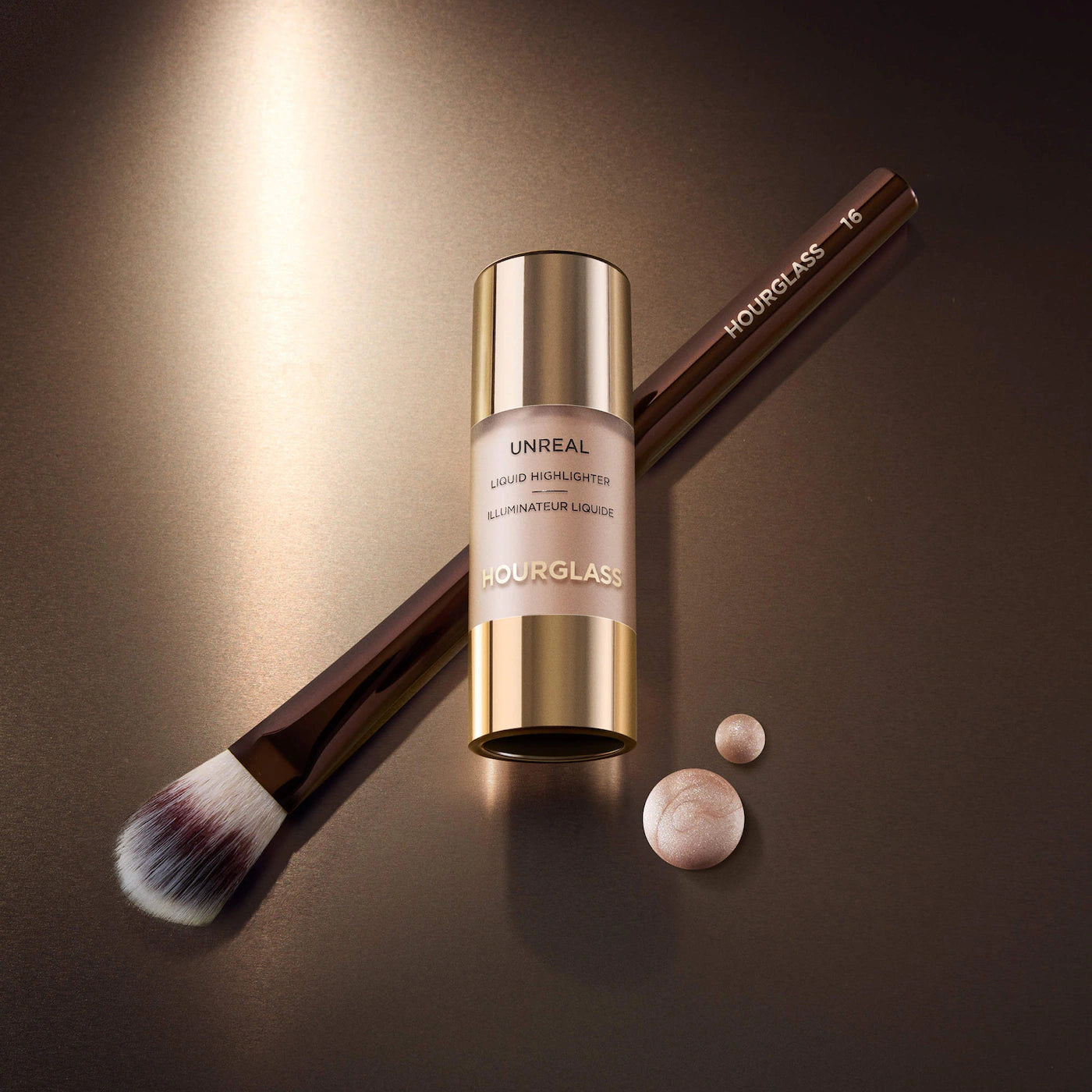 Hourglass - No. 16 Highlighter Brush